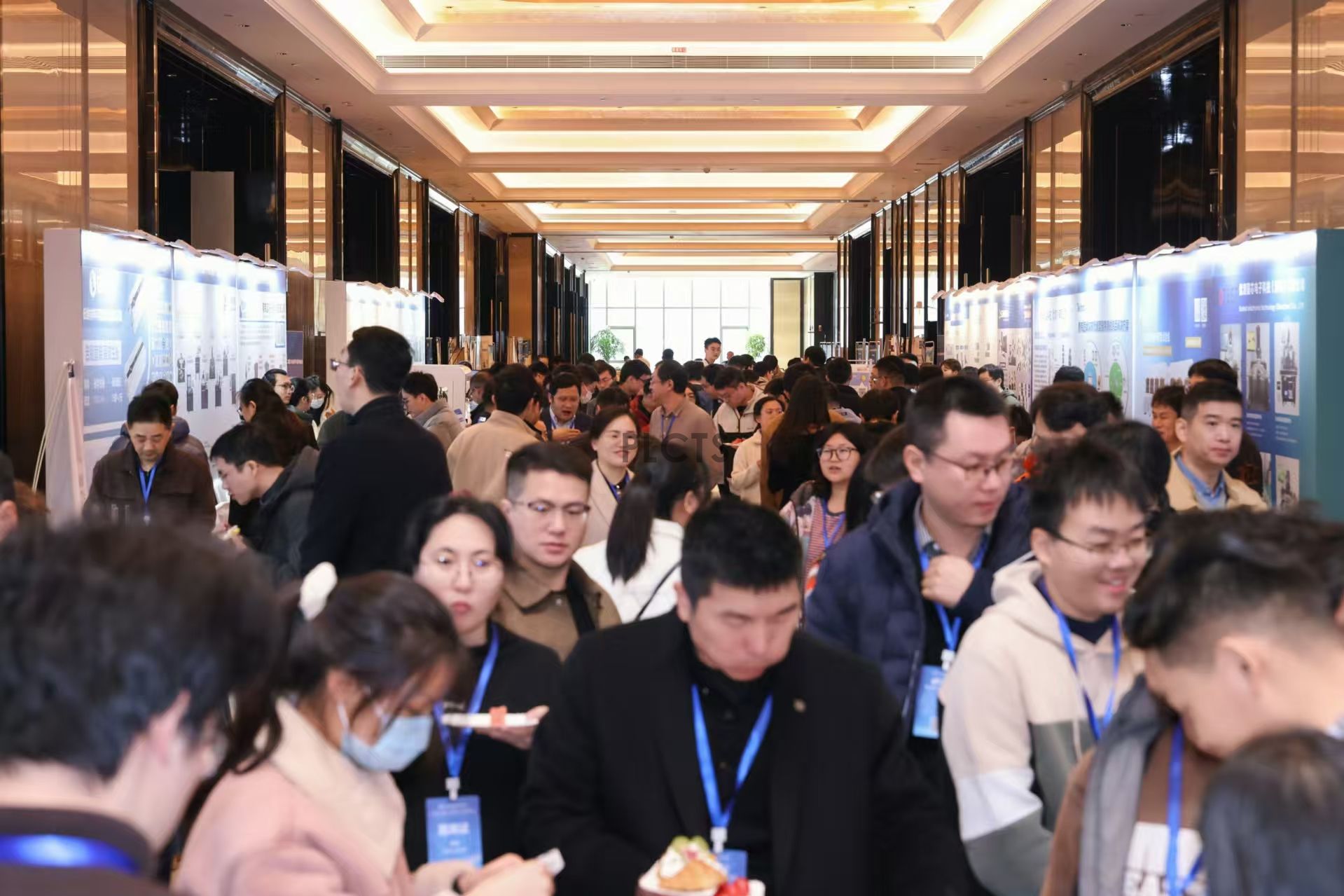 南京谱量光电成功亮相第二届新兴功能材料与器件研讨会（南京）